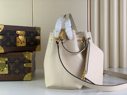 louis vuitton Inspired Handbags, AA+ Quality 100% Genuine Leather Classic Flap Medium Quilted Lambskin Black Gold, 18X 1 1X 5cm BL 4 Colour