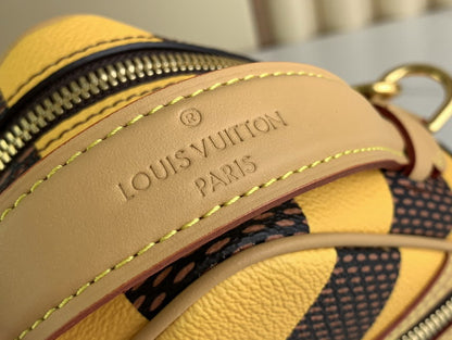 Inspired Handbags, AA+ Quality 100% Genuine Leather Classic Flap Medium Quilted Lambskin Black Gold, 18X 1 1X 5cm BL 4 Colour