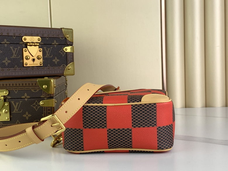 Inspired Handbags, AA+ Quality 100% Genuine Leather Classic Flap Medium Quilted Lambskin Black Gold, 18X 1 1X 5cm BL 4 Colour