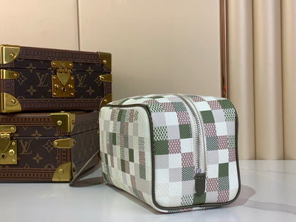 Inspired Handbags, AA+ Quality 100% Genuine Leather Classic Flap Medium Quilted Lambskin Black Gold, 18X 1 1X 5cm BL 4 Colour