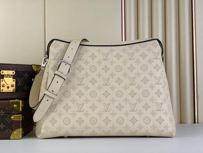 Louis Vuitton Handbags, AA+ Quality 100% Genuine Leather Classic Flap Medium Quilted Lambskin Black Gold, 18X 1 1X 5cm BL 4 Colour