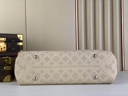 Louis Vuitton Handbags, AA+ Quality 100% Genuine Leather Classic Flap Medium Quilted Lambskin Black Gold, 18X 1 1X 5cm BL 4 Colour