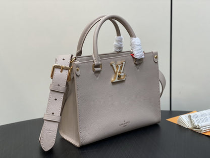 Louis Vuitton Handbags, AA+ Quality 100% Genuine Leather Classic Flap Medium Quilted Lambskin Black Gold, 18X 1 1X 5cm BL 4 Colour