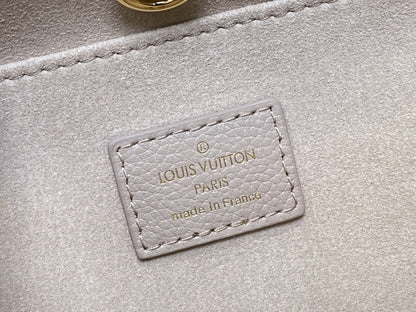 Louis Vuitton Handbags, AA+ Quality 100% Genuine Leather Classic Flap Medium Quilted Lambskin Black Gold, 18X 1 1X 5cm BL 4 Colour