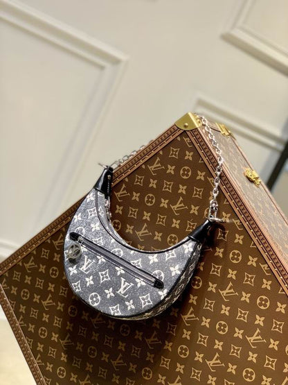 Inspired Handbags, AA+ Quality 100% Genuine Leather Classic Flap Medium Quilted Lambskin Black Gold, 18X 1 1X 5cm BL 4 Colour