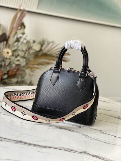 Louis Vuitton Inspired Handbags, AA+ Quality 100% Genuine Leather Classic Flap Medium Quilted Lambskin Black Gold, 18X 1 1X 5cm BL 4 Colour