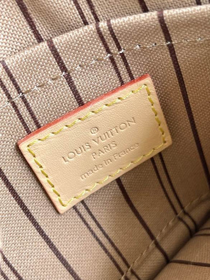 louis vuitton Inspired Handbags, AA+ Quality 100% Genuine Leather Classic Flap Medium Quilted Lambskin Black Gold, 18X 1 1X 5cm BL 4 Colour