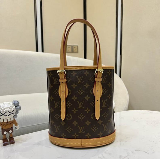 Louis Vuitton Inspired Handbags, AA+ Quality 100% Genuine Leather Classic Flap Medium Quilted Lambskin Black Gold, 18X 1 1X 5cm BL 4 Colour