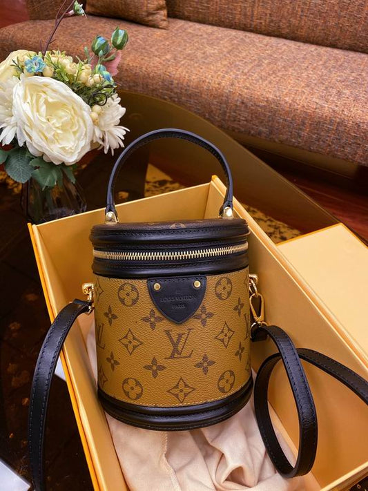 Louis Vuitton Inspired Handbags, AA+ Quality 100% Genuine Leather Classic Flap Medium Quilted Lambskin Black Gold, 18X 1 1X 5cm BL 4 Colour