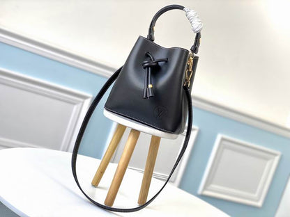 Louis Vuitton Inspired Handbags, AA+ Quality 100% Genuine Leather Classic Flap Medium Quilted Lambskin Black Gold, 18X 1 1X 5cm BL 4 Colour