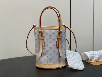 Louis Vuitton Inspired Handbags, AA+ Quality 100% Genuine Leather Classic Flap Medium Quilted Lambskin Black Gold, 18X 1 1X 5cm BL 4 Colour