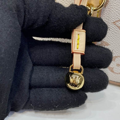 Louis Vuitton Inspired Handbags, AA+ Quality 100% Genuine Leather Classic Flap Medium Quilted Lambskin Black Gold, 18X 1 1X 5cm BL 4 Colour