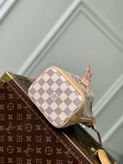 Louis Vuitton Inspired Handbags, AA+ Quality 100% Genuine Leather Classic Flap Medium Quilted Lambskin Black Gold, 18X 1 1X 5cm BL 4 Colour
