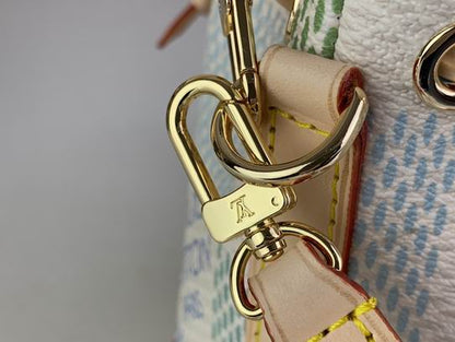 Louis Vuitton Inspired Handbags, AA+ Quality 100% Genuine Leather Classic Flap Medium Quilted Lambskin Black Gold, 18X 1 1X 5cm BL 4 Colour