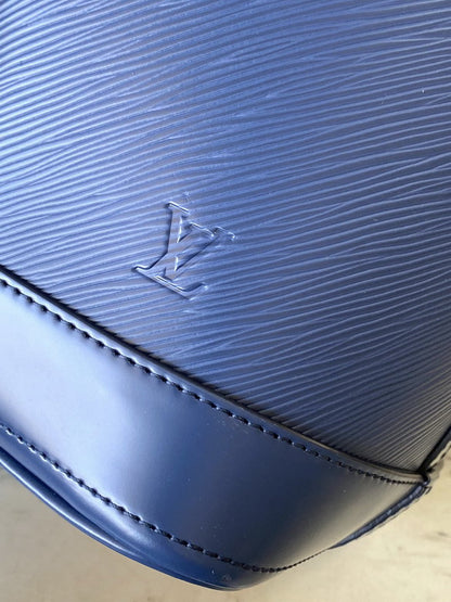 Louis Vuitton Inspired Handbags, AA+ Quality 100% Genuine Leather Classic Flap Medium Quilted Lambskin Black Gold, 18X 1 1X 5cm BL 4 Colour