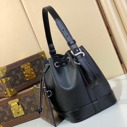 Louis Vuitton Inspired Handbags, AA+ Quality 100% Genuine Leather Classic Flap Medium Quilted Lambskin Black Gold, 18X 1 1X 5cm BL 4 Colour