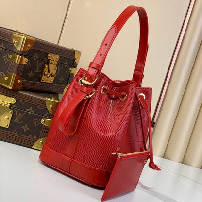 Louis Vuitton Inspired Handbags, AA+ Quality 100% Genuine Leather Classic Flap Medium Quilted Lambskin Black Gold, 18X 1 1X 5cm BL 4 Colour
