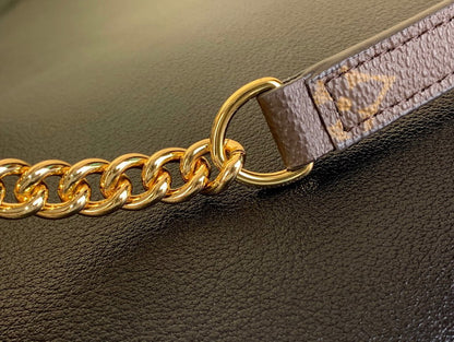 Louis Vuitton Inspired Handbags, AA+ Quality 100% Genuine Leather Classic Flap Medium Quilted Lambskin Black Gold, 18X 1 1X 5cm BL 4 Colour