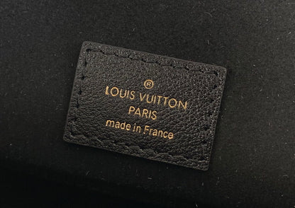 Louis Vuitton Inspired Handbags, AA+ Quality 100% Genuine Leather Classic Flap Medium Quilted Lambskin Black Gold, 18X 1 1X 5cm BL 4 Colour