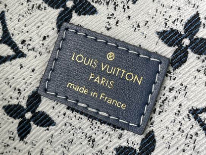 Louis Vuitton Inspired Handbags, AA+ Quality 100% Genuine Leather Classic Flap Medium Quilted Lambskin Black Gold, 18X 1 1X 5cm BL 4 Colour