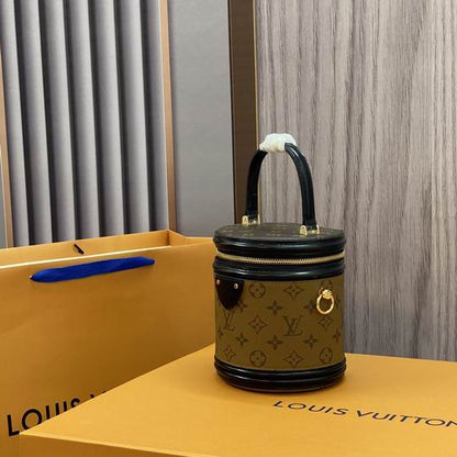 Louis Vuitton Inspired Handbags, AA+ Quality 100% Genuine Leather Classic Flap Medium Quilted Lambskin Black Gold, 18X 1 1X 5cm BL 4 Colour